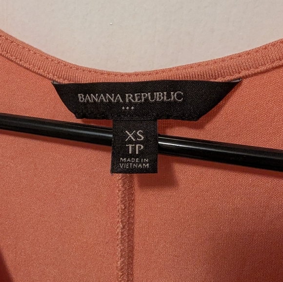 3/$20 Banana Republic Basic Sleeveless Top, XS - Picture 3 of 4